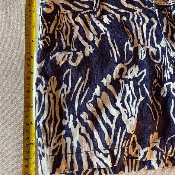 Lilly Pulitzer Navy and White Entourage Zebra print 5" Callahan Shorts - Picture 5 of 5